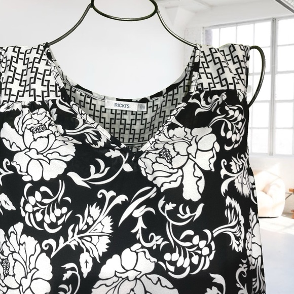 Ricki’s Black and White Floral Print Blouse with Scalloped Edge - Picture 2 of 4